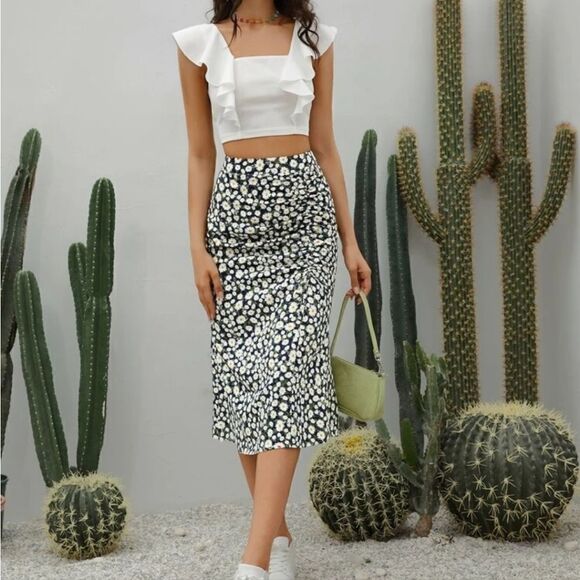 Crop Top and Daisy Skirt Set NWOT - Picture 5 of 6